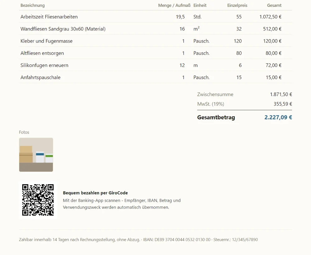 Ausschnitt einer Rechnung als PDF: Positionen, Gesamtbetrag, ein Foto vom Material und ein GiroCode zum Bezahlen mit der Banking-App.